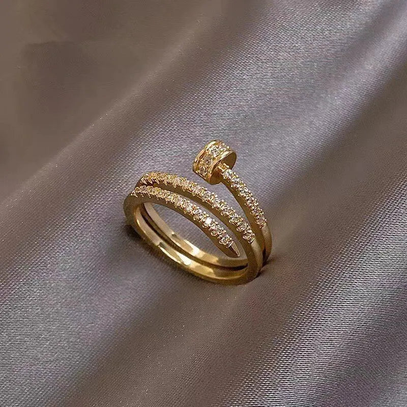 Anel dourado zircônia chefine